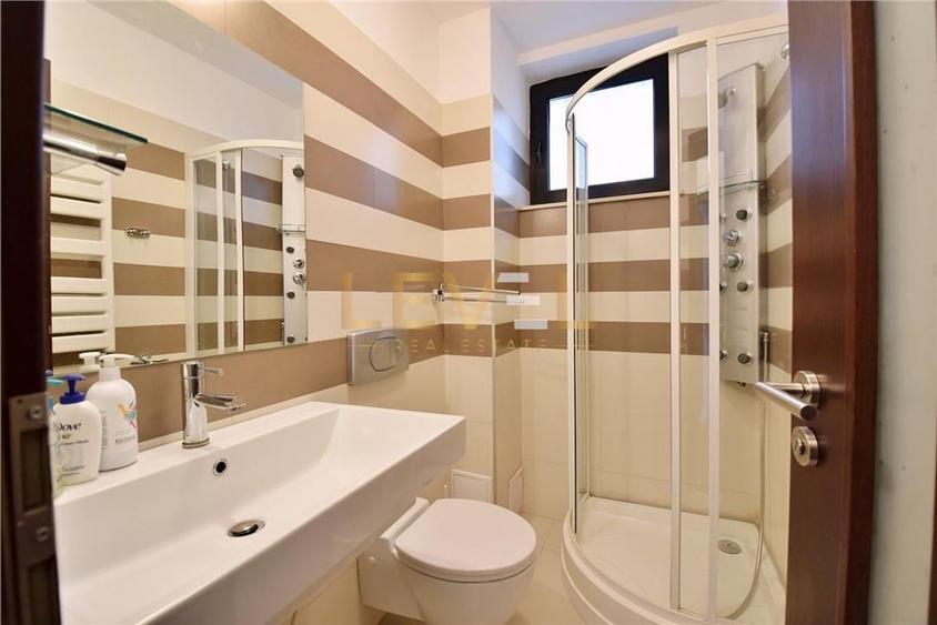Casă individuală cu 8 camere cu Canalizare în Herăstrău