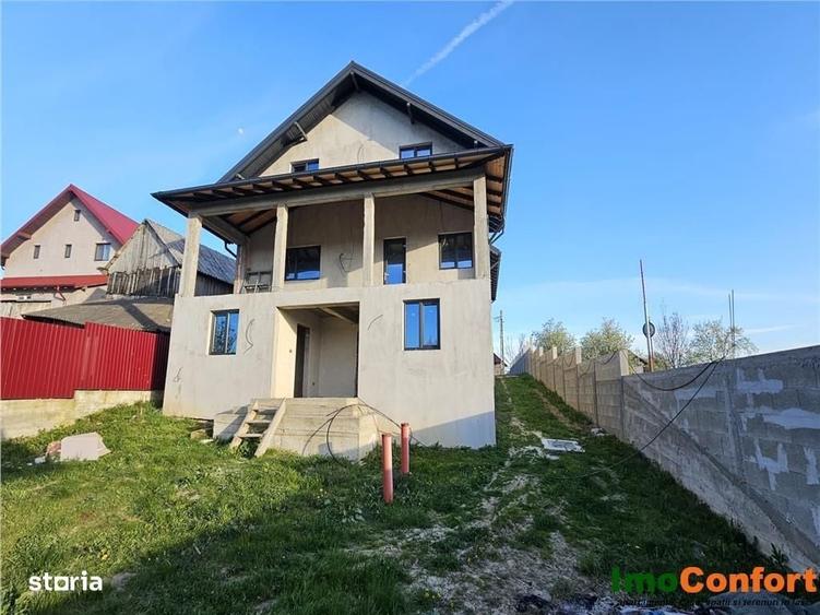 Casă cu 4 camere cu Teren 1600 Mp în Sirețel