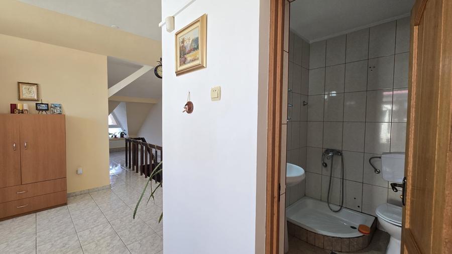 Casă cu 5 camere cu Canalizare în Chitila