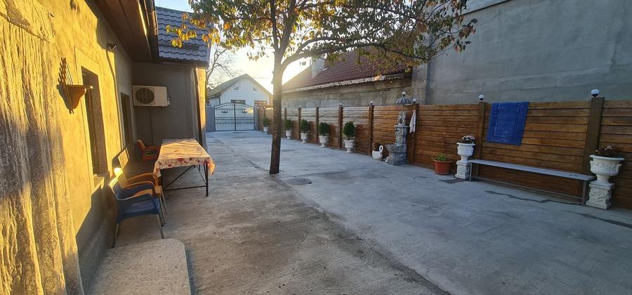 Casă cu 4 camere în Romanești