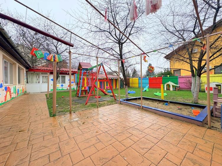Casă individuală cu 5 camere cu Canalizare în Lipovei