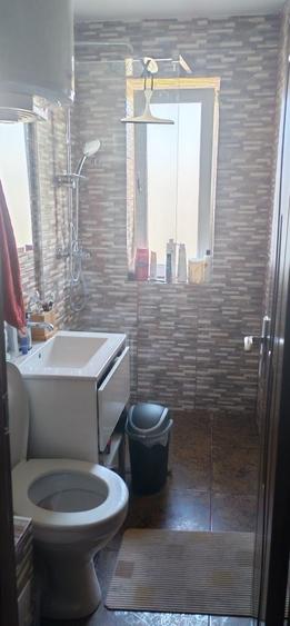 Apartament cu 3 camere decomandat în Cet