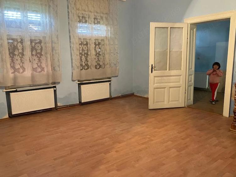 Casă cu 4 camere cu Teren 1700 Mp în Teremia Mare