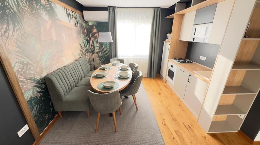 Apartament cu 3 camere decomandat în Astra