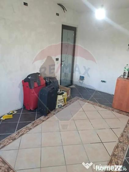 Apartament cu 2 camere semidecomandat în Săvinești