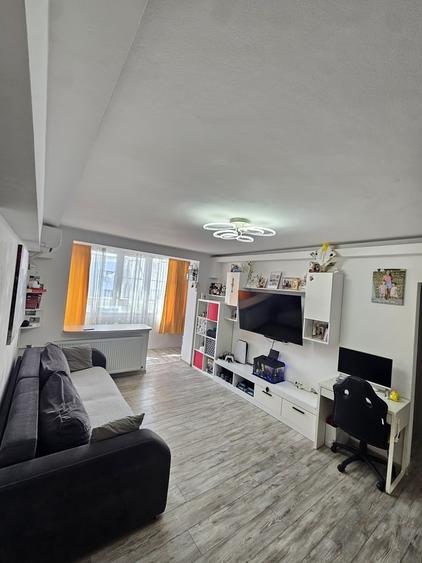 Apartament cu 2 camere semidecomandat în Olteniței
