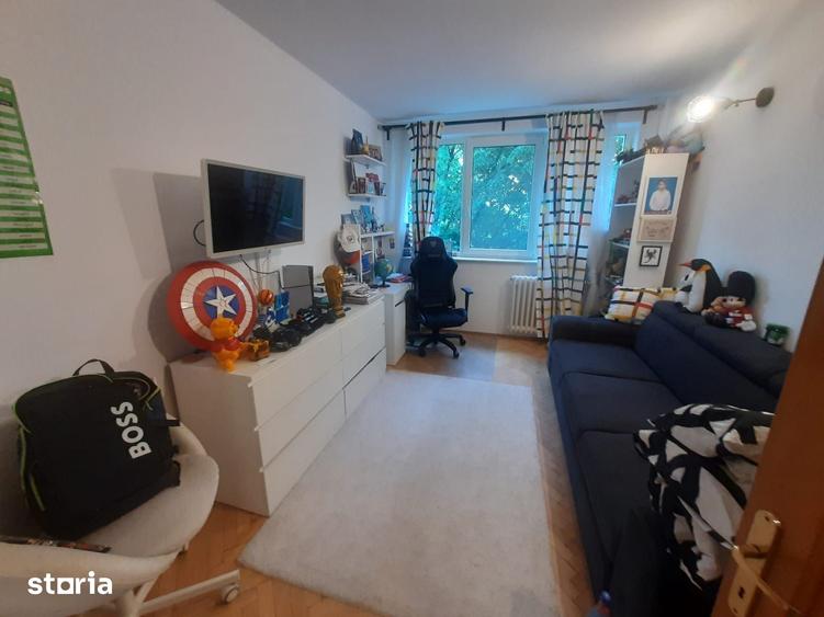 Apartament cu 3 camere decomandat în Drumul Taberei