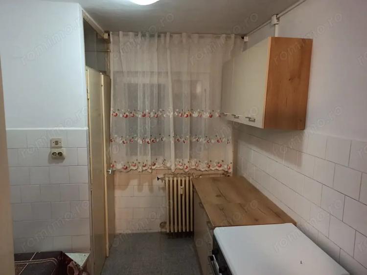 Apartament cu 2 camere semidecomandat în Girocului