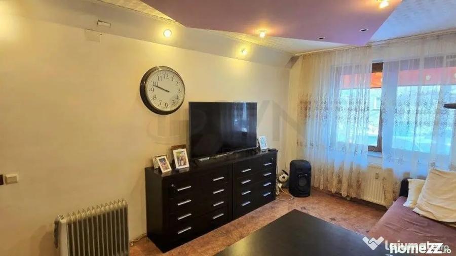 Apartament cu 4 camere semidecomandat în Crângași