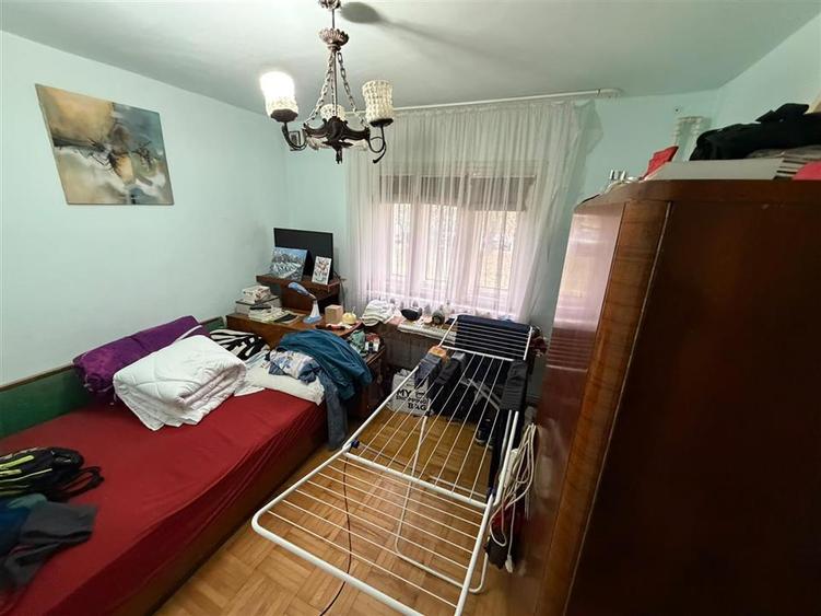 Apartament cu 4 camere decomandat în Est