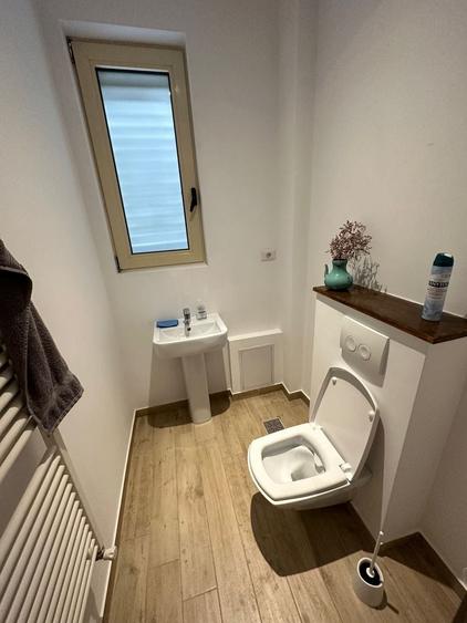 Apartament cu 3 camere decomandat, mobilat în Central