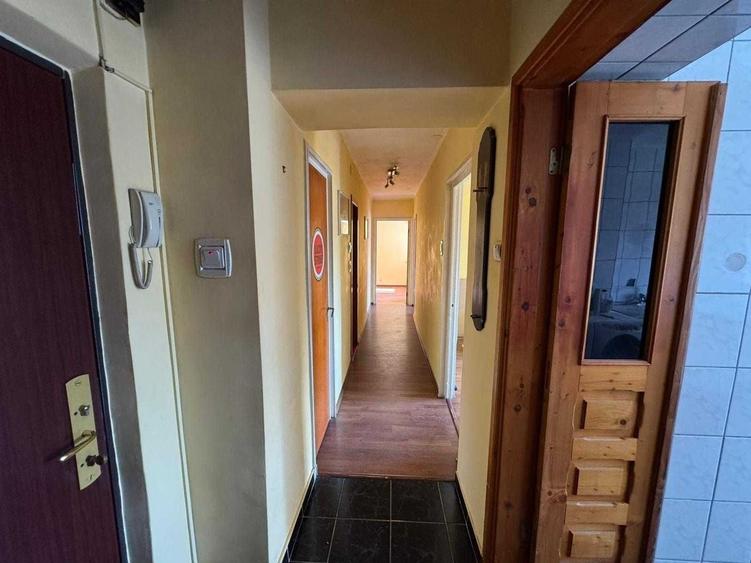 Apartament cu 3 camere decomandat în Lujerului