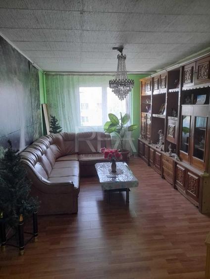Apartament cu 3 camere decomandat, mobilat în Berceni