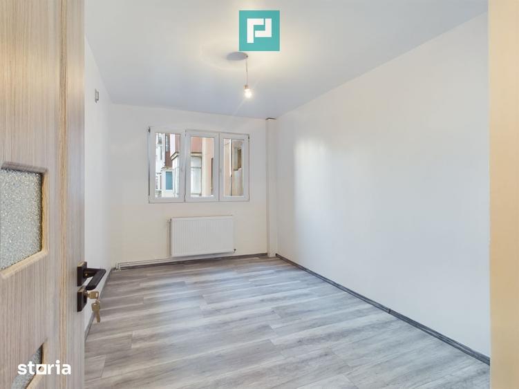 Apartament cu 3 camere semidecomandat în Șega