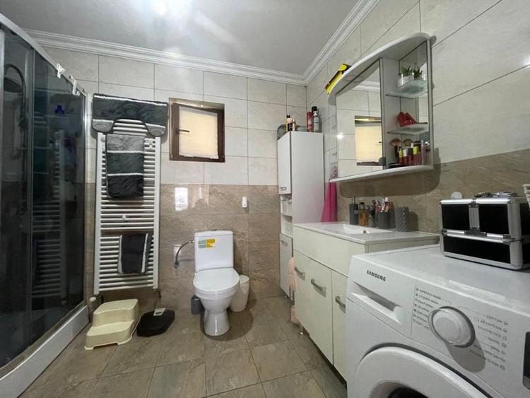 Casă individuală cu 3 camere cu Canalizare în Moșnița Nouă