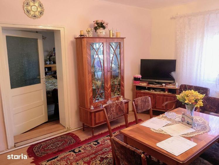 Casă cu 6 camere cu Teren 570 Mp în Ghirodei