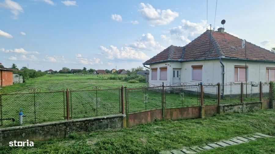 Casă cu 4 camere în Gelu