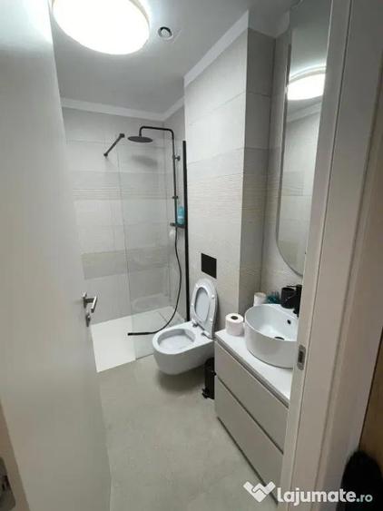 Apartament cu 3 camere decomandat în Mangalia