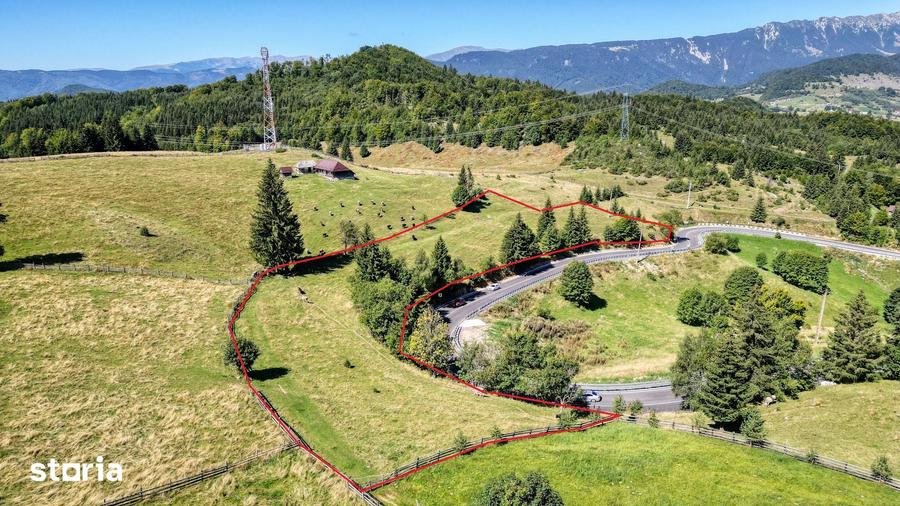 Teren de 8700 mp, în Fundata