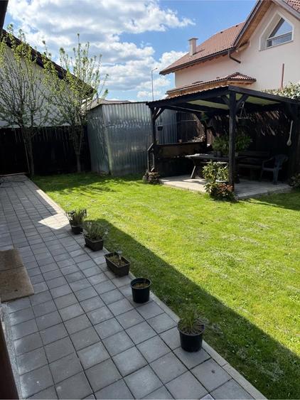 Casă cu 2 camere cu Teren 374 Mp în Central