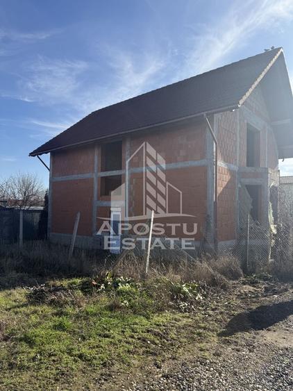 Casă individuală cu 4 camere cu Canalizare în Sânandrei