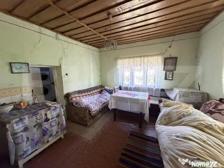 Casă cu 2 camere cu Teren 3673 Mp în Coșeiu