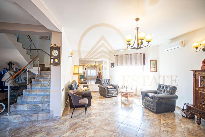 Casă individuală cu 5 camere cu Piscina în Palazu Mare