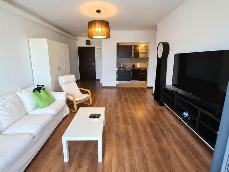 Apartament cu 2 camere semidecomandat, mobilat în Decebal