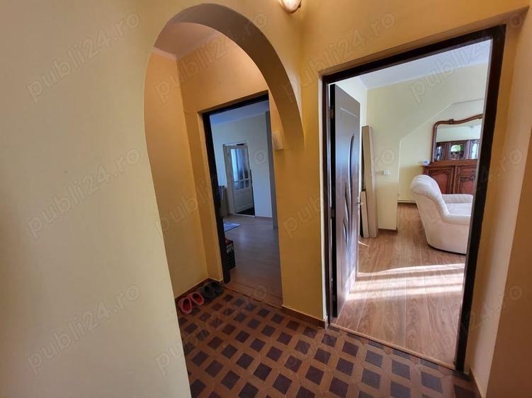 Apartament cu 3 camere semidecomandat în Baia Sprie