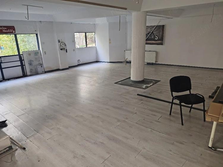 Spațiu comercial, de 250 mp, în Prundu
