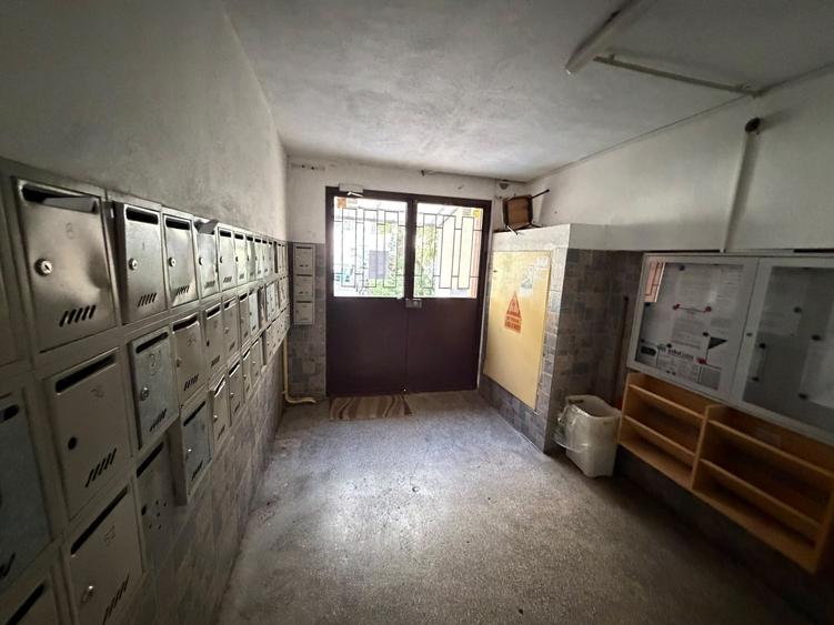 Apartament cu 3 camere semidecomandat în Pantelimon
