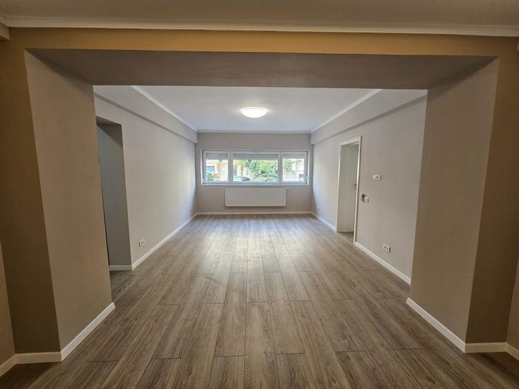 Apartament cu 3 camere decomandat în Universitate