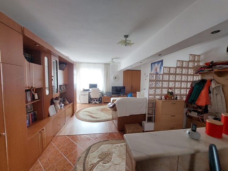 Apartament cu 2 camere semidecomandat, mobilat în Mănăștur — fotografia 1