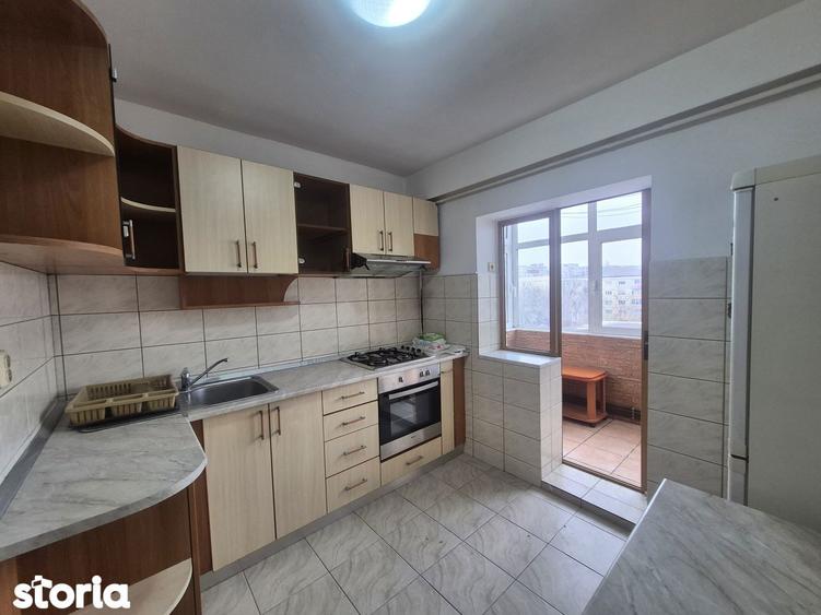 Apartament cu 3 camere decomandat în Canta