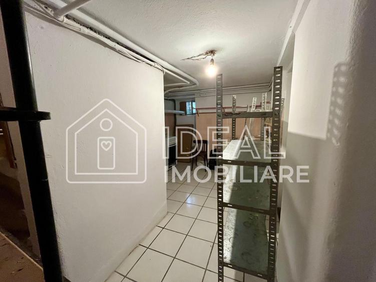 Casă individuală cu 7 camere cu Canalizare în Central