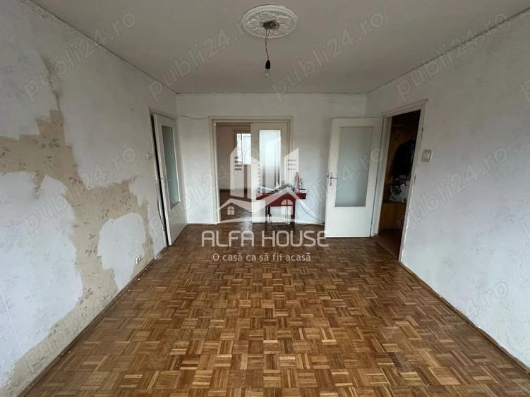 Apartament cu 3 camere semidecomandat în Govândari