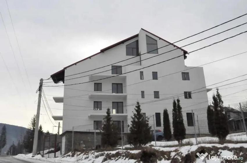 Casă cu 7 camere cu Teren 415 Mp în Central