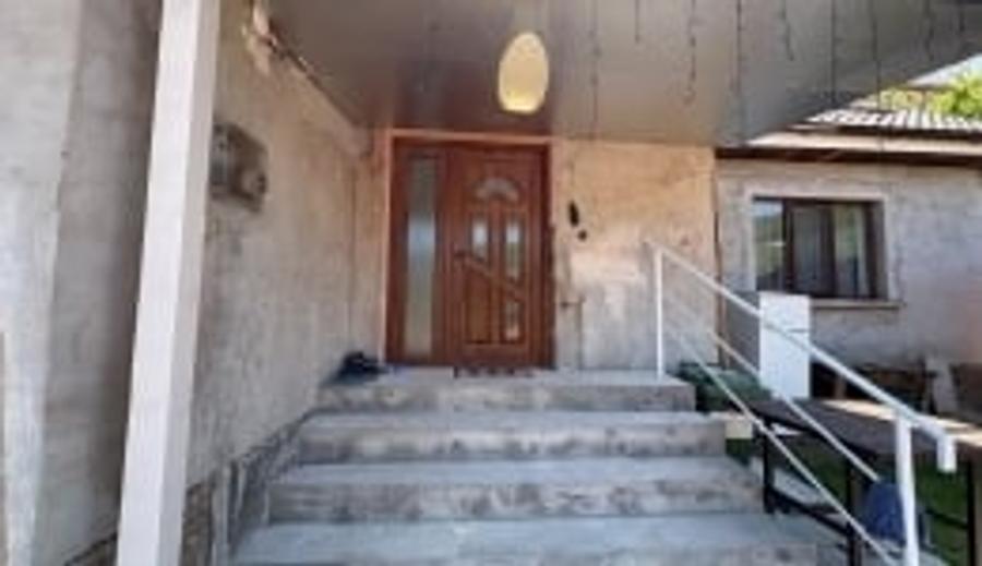Casă cu 3 camere cu Canalizare în Călugareni