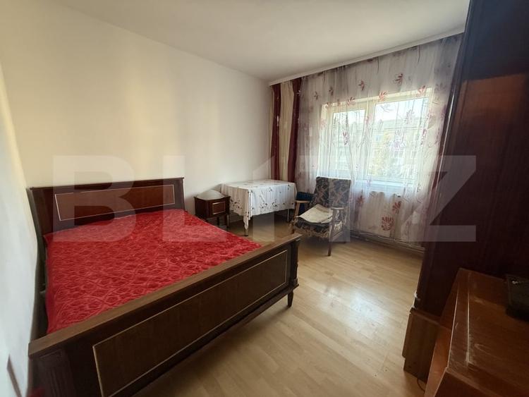 Apartament cu 3 camere decomandat, mobilat în Micro 6