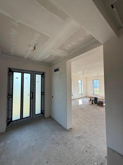 Casă cu 3 camere în Agigea