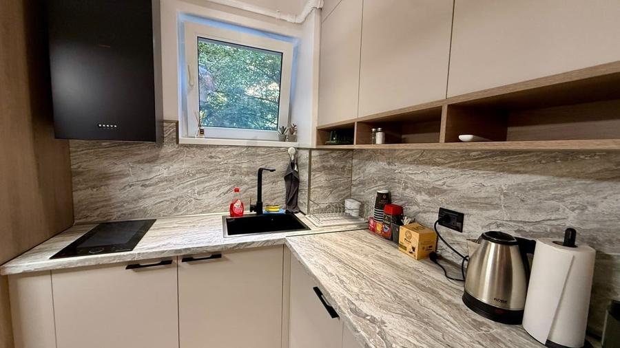 Apartament cu 2 camere decomandat, mobilat în P-ța Romană
