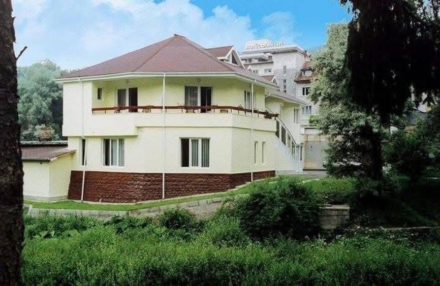Casă cu 4 camere în Central