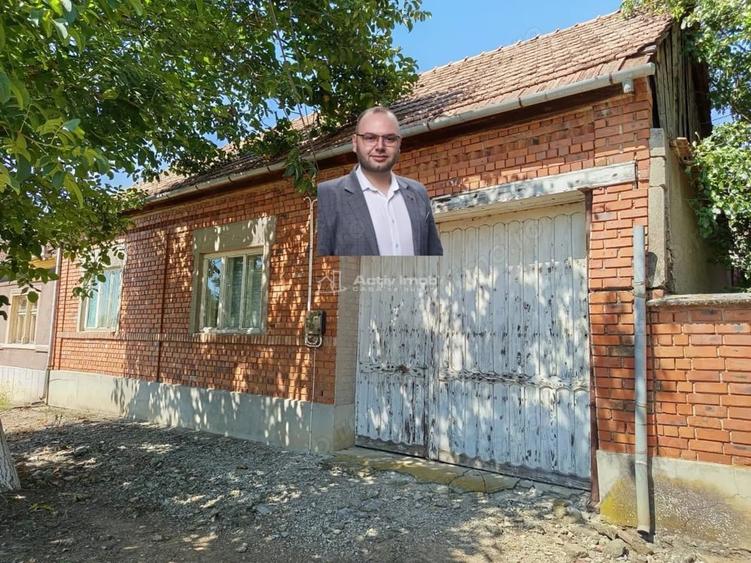 Casă cu 5 camere cu Teren 1439 Mp în Iam