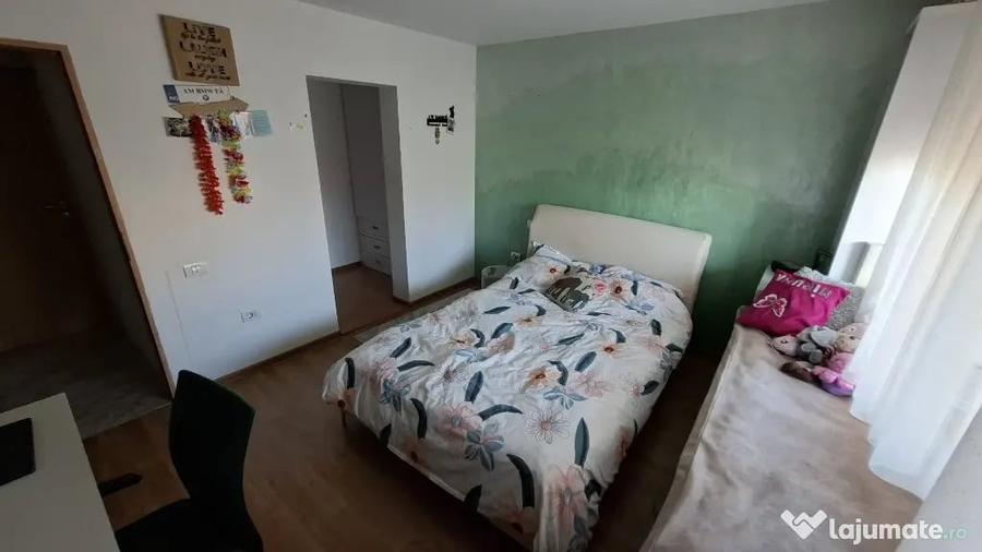 Casă cu 6 camere cu Teren 445 Mp în Nord