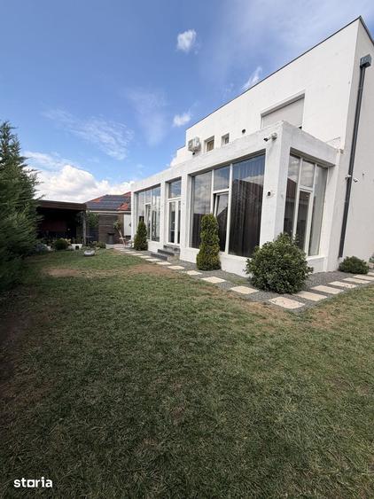Casă cu 10 camere cu Teren 430 Mp în Sântandrei
