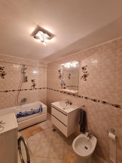 Apartament cu 4 camere semidecomandat, mobilat în Florești