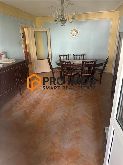 Apartament cu 3 camere decomandat în Est