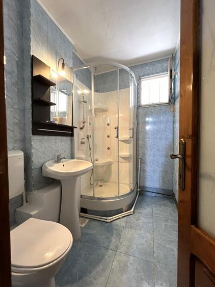 Apartament cu 3 camere decomandat, mobilat în Micro 13