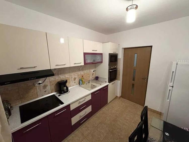 Apartament cu 3 camere decomandat în Florești