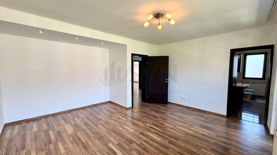 Casă individuală cu 5 camere cu Teren 350 Mp în Pipera